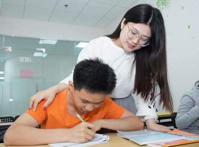 校外培訓(xùn)政策新規(guī) 課后看護(hù)服務(wù)成合規(guī)關(guān)鍵，雙條件明確補(bǔ)課門(mén)檻